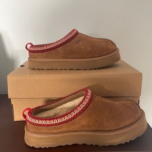 UGG Tazz in Chestnut, Size 4
